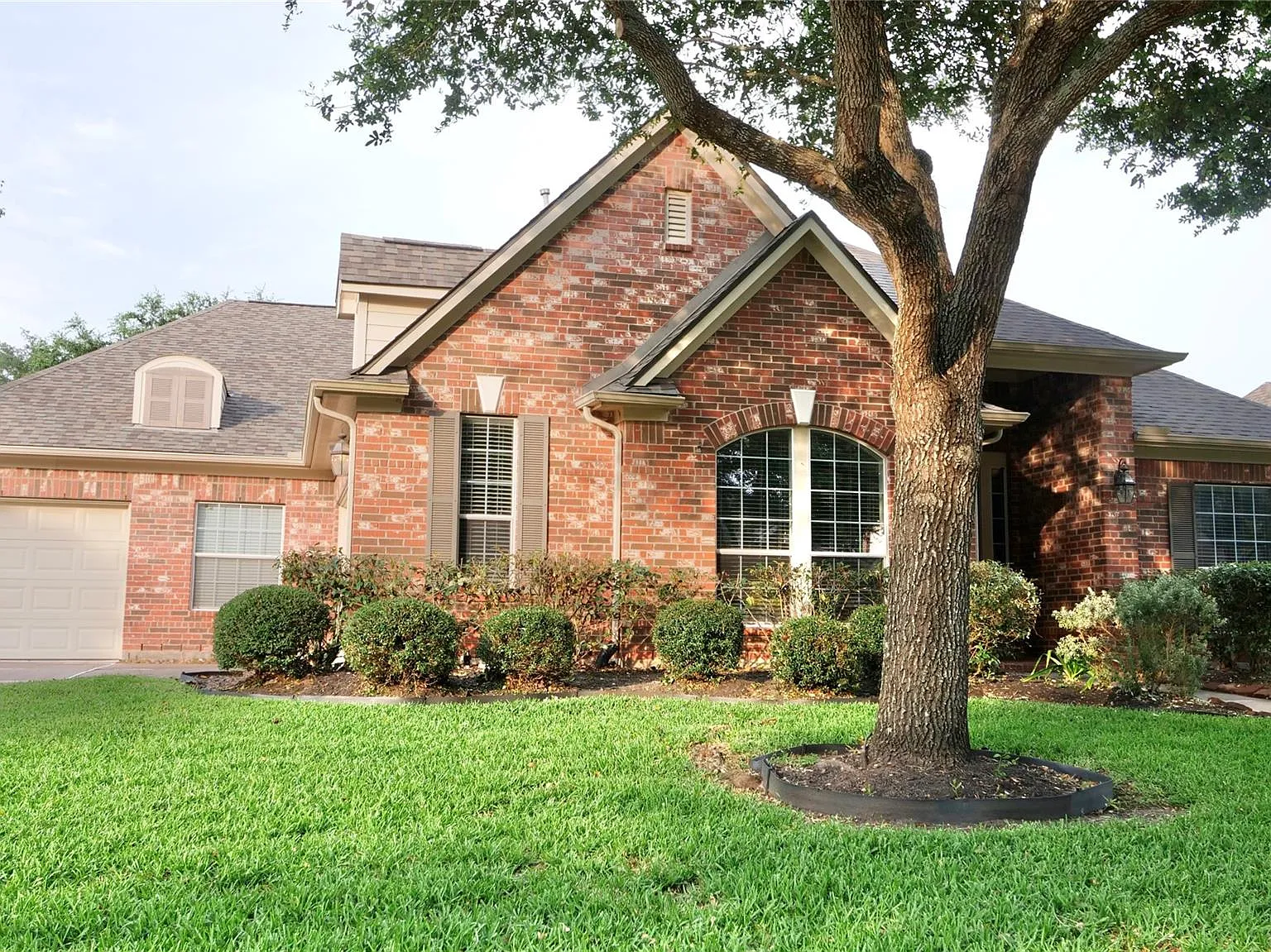 4 bed, 3.0 bath, 2948 sqft, $2,800 — Photo 1