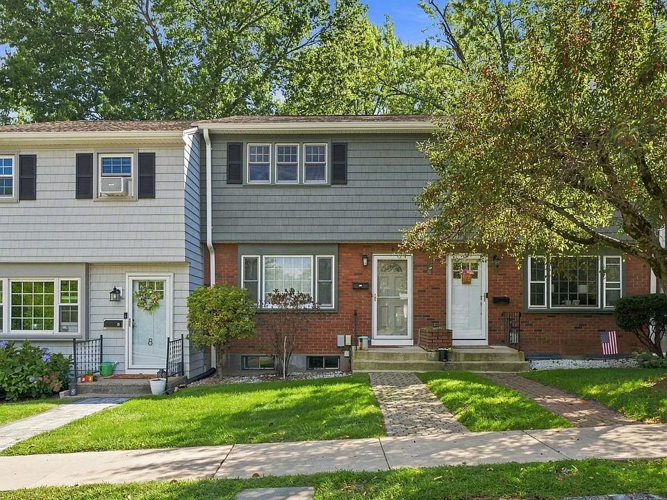 12 Towne House Ln #12