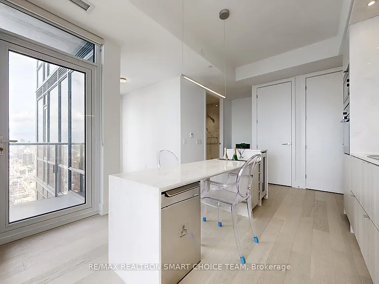 11 Yorkville Ave #5002 — Photo 18