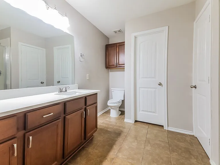 2116 Meadow View Dr — Photo 12