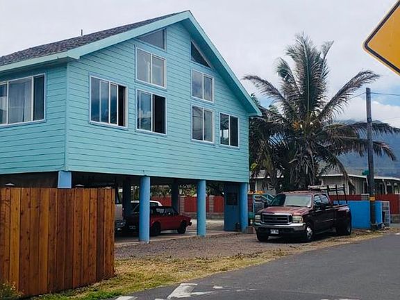 2nd image of 390 Kaiuli St