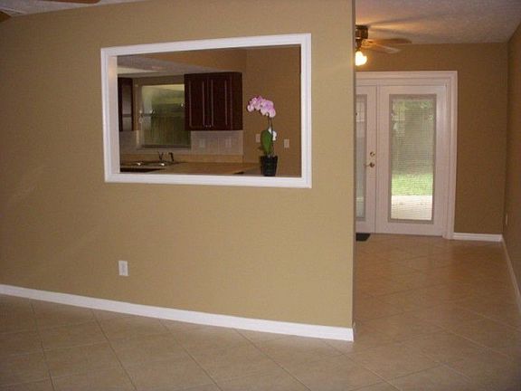 5th image of 1327 Oak Valley Dr