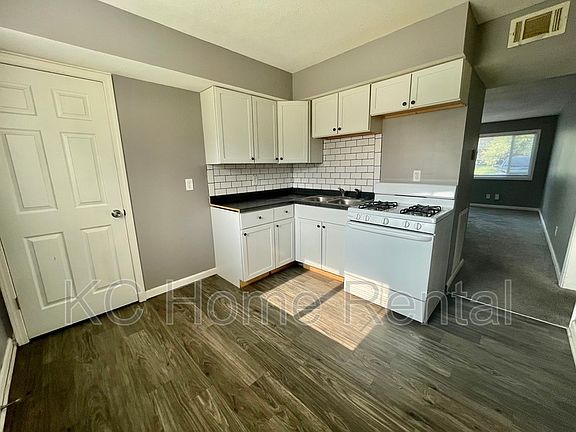 3rd image of 3122 N 55th St #A