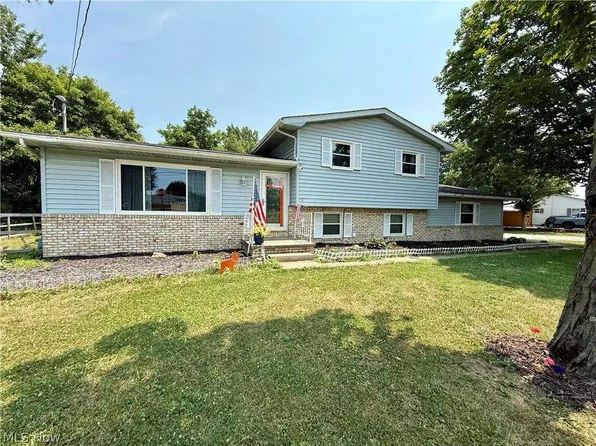 831 N Crestline St, Crestline, OH 44827