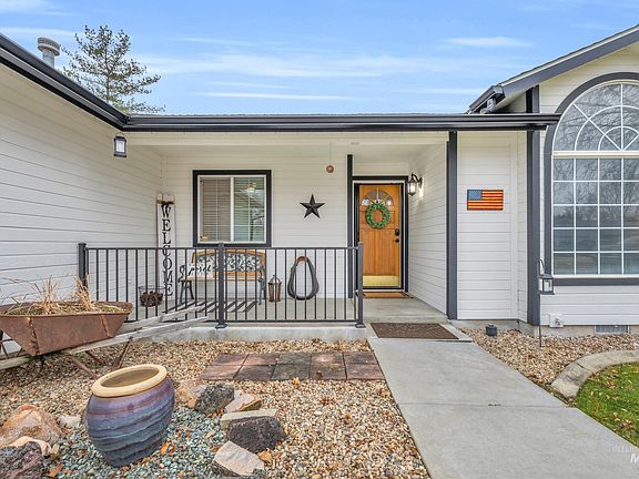 5th image of 1127 W Egret Dr