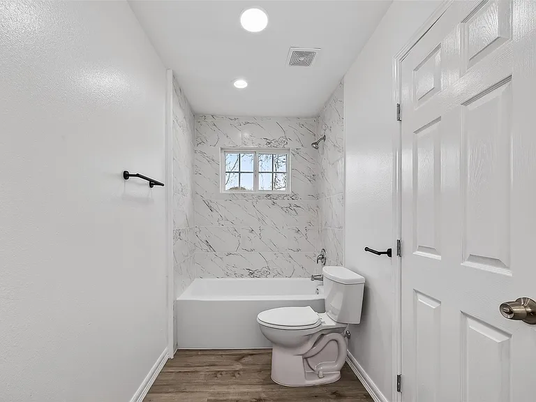 7725 Hoffman St #B — Photo 26