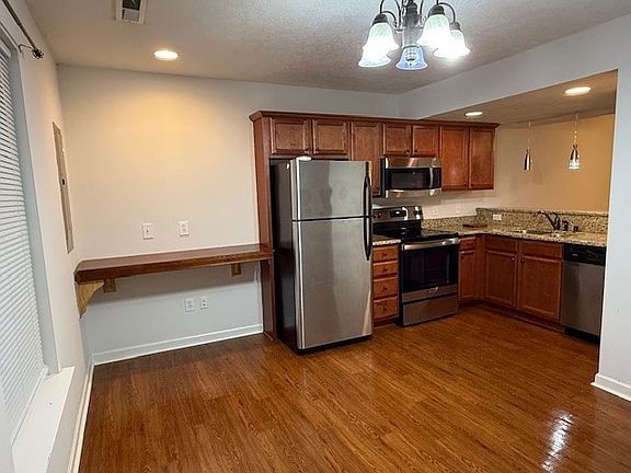 2nd image of 130 Old Tavern Cir