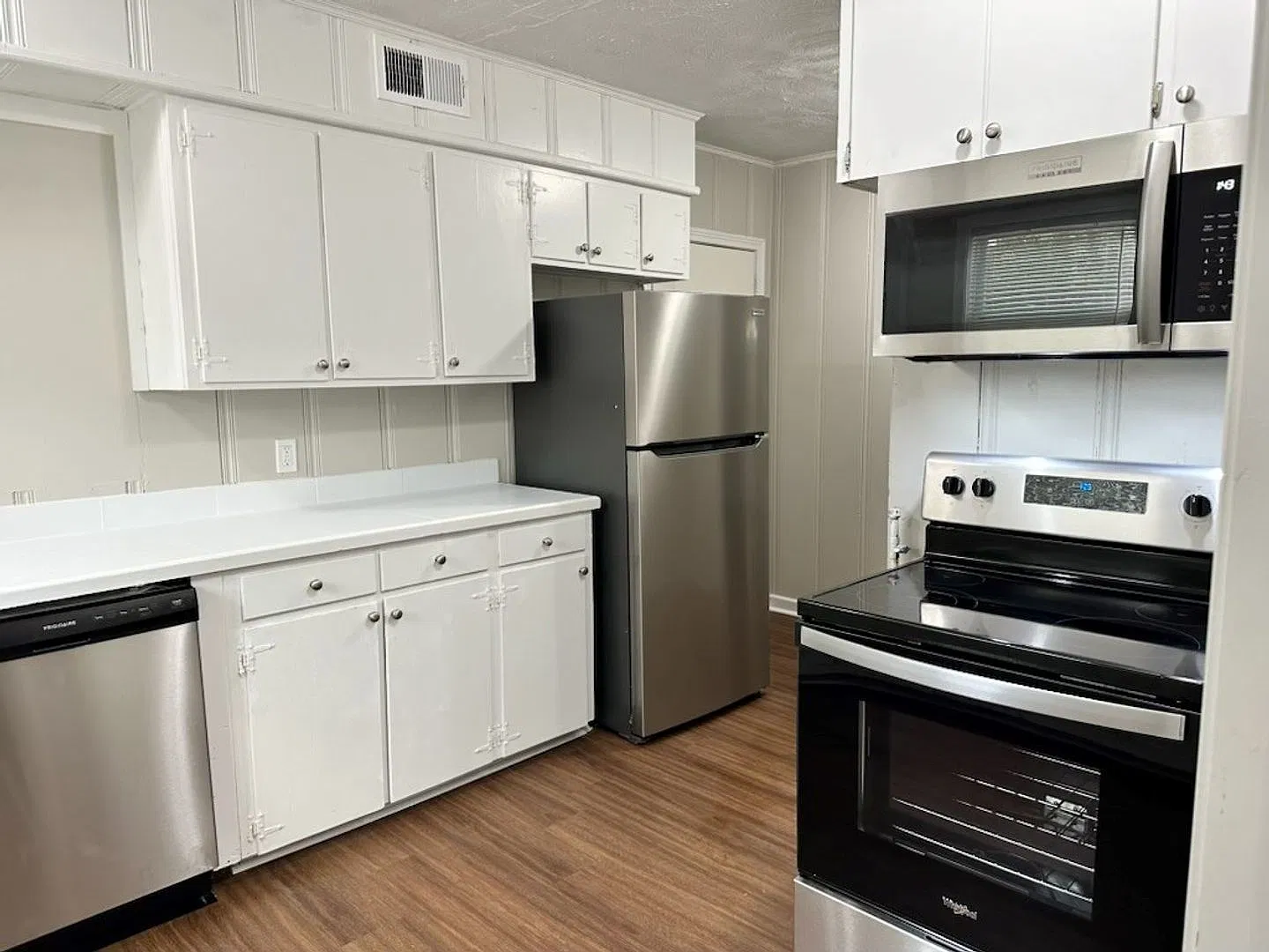 Newly Renovated 3 Bedroom House North Jackson! — Photo 3