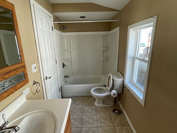 4th image of 187 Duer St