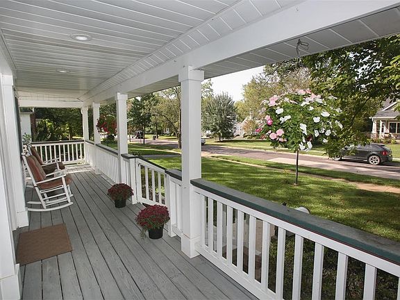 3rd image of 706 Pearl Ave