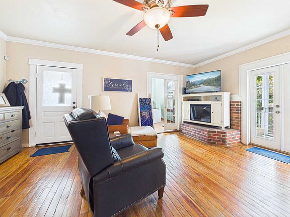 4th image of 602 W Bay St