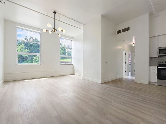 3rd image of 300 Benedict Dr #222