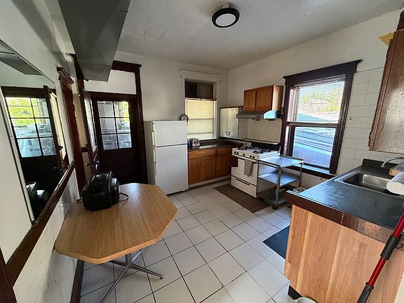 Kitchen 12' X 11'5"