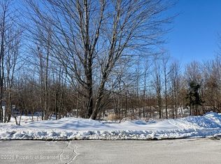 Ledge Ct, Pittston, PA 18640