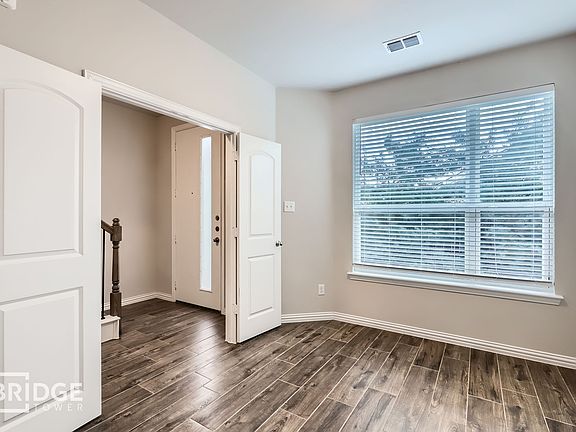 5th image of 301 Lamar St Unit 9