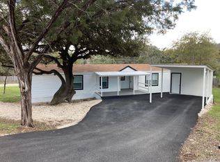370 Buckhorn Dr, Canyon Lake, TX 78133