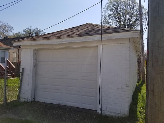 3rd image of 1469 Russell Ave