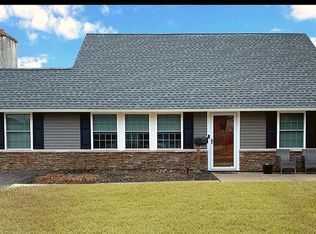 7 Uphill Rd, Levittown, PA 19056