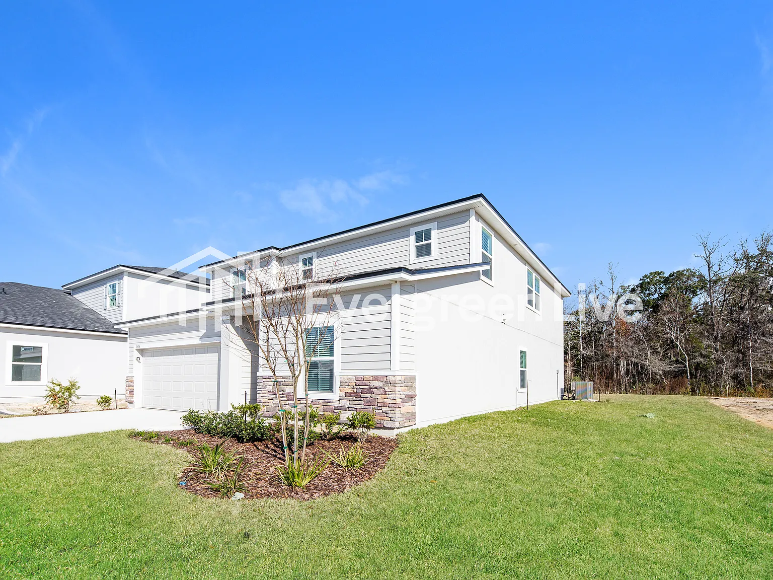 3 bed, 2.0 bath, 2436 sqft, $2,320 — Photo 3