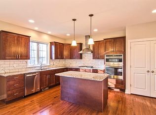 2 Brisbane Ct, Colonie, NY