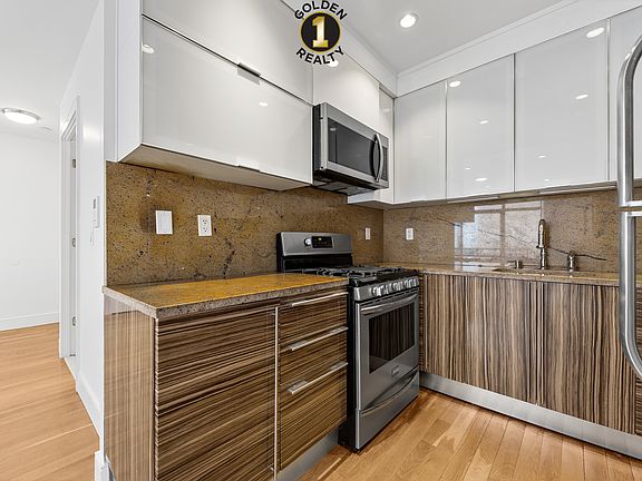 4th image of 29-11 12th St #1R