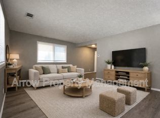 2110 J St #4, Lincoln, NE 68510