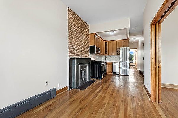 1st image of 900 Greene Ave #3