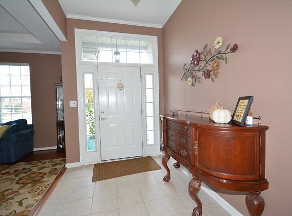 2nd image of 213 Bainbridge Dr