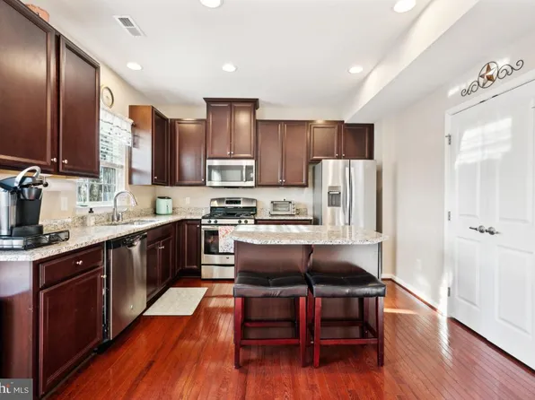 12 Wallace Rd, Mount Holly, NJ 08060