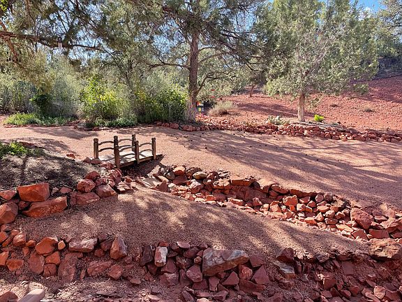 Luxury 1/3 acre with special eco system ..sometimes deer !