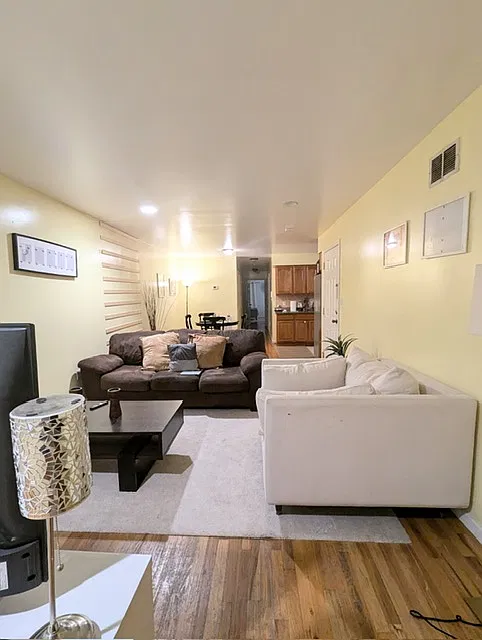3 bed, 2000 sqft, $825 — Photo 2