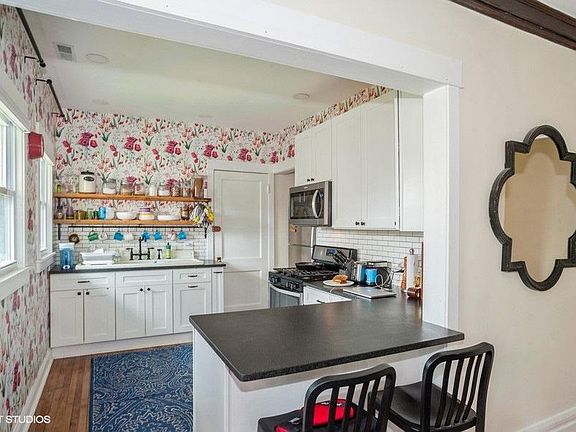 4th image of 233 N Taylor Ave #2