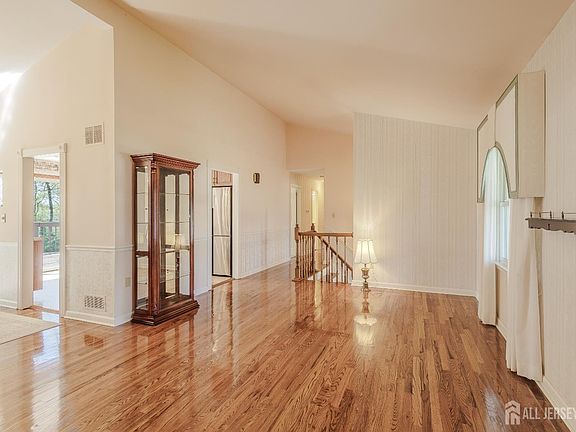 4th image of 24 Clearview Rd