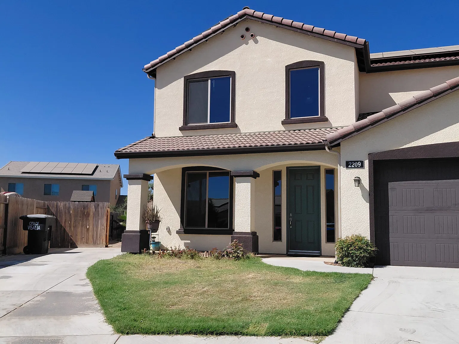 5 bed, 2500 sqft, $3,300 — Photo 1