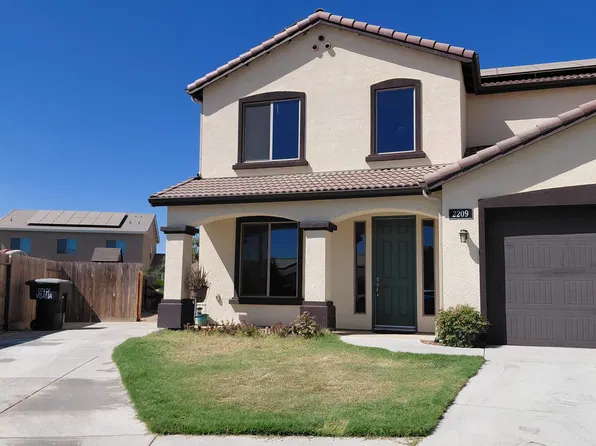 2209 S Oakhurst Ct, Visalia, CA 93292