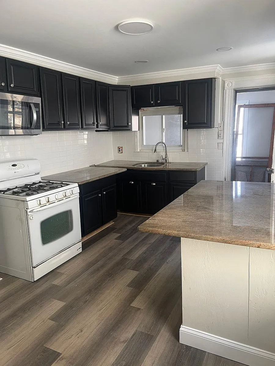 Building Photo - 132 Burgess Pl #2