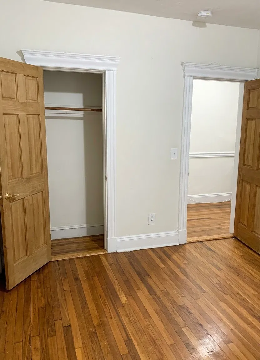 362 Riverway St — Photo 4