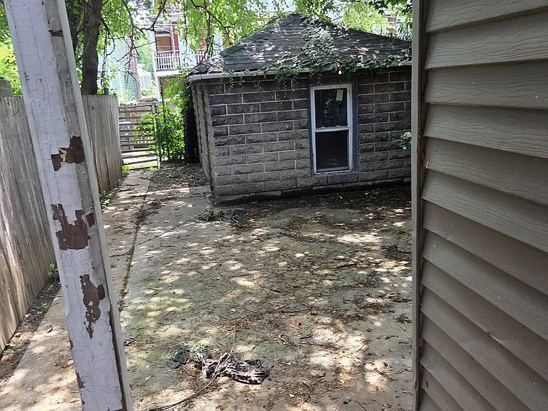 1407 Liberty St — Photo 17