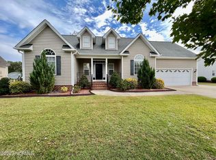 637 Savin Ct, Grimesland, NC 27837