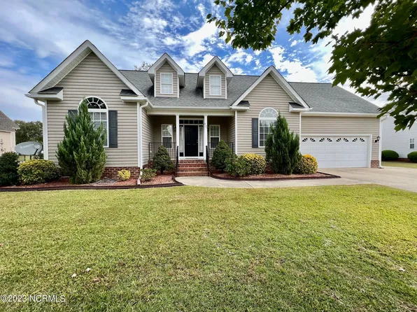 637 Savin Court, Grimesland, NC 27837