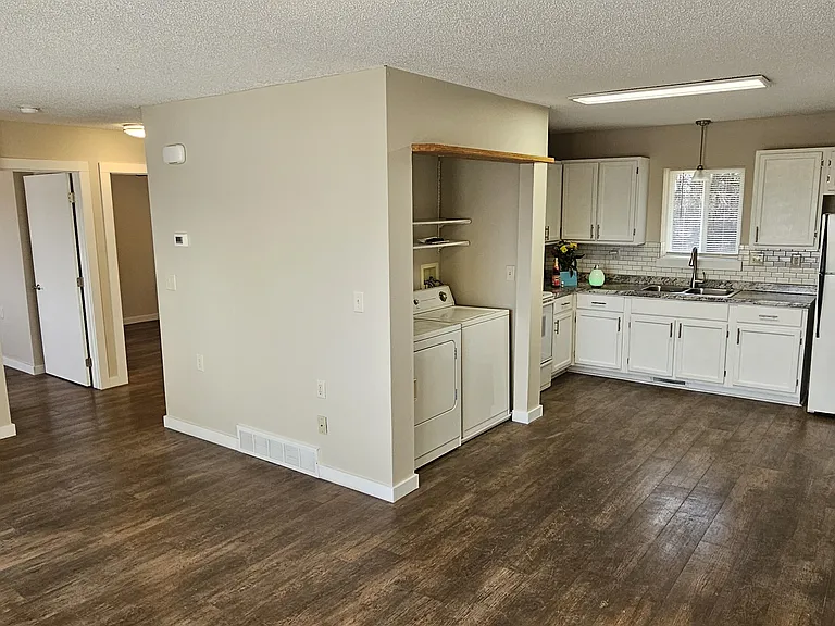 27051 S Cliff Ave — Photo 2