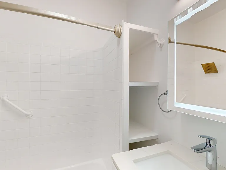 1330 Union St #4 — Photo 8