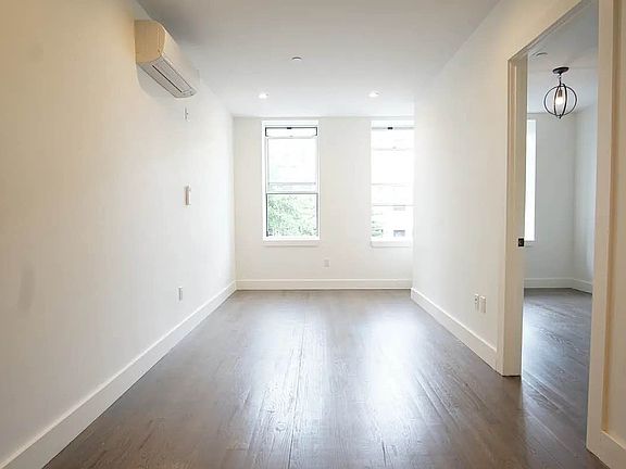 2nd image of 824 Saint Johns Pl #3J