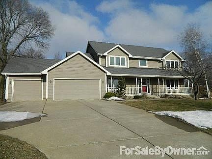 Front of house, Southern Exposure
						:
						Triple car garage - fits a 20 ft boat! Large covered front porch and flowerbeds.
