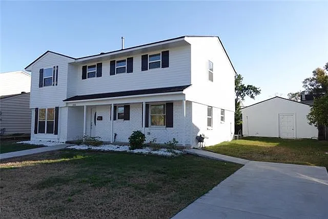 4 bed, 2.5 bath, 2270 sqft, $2,900 — Photo 3