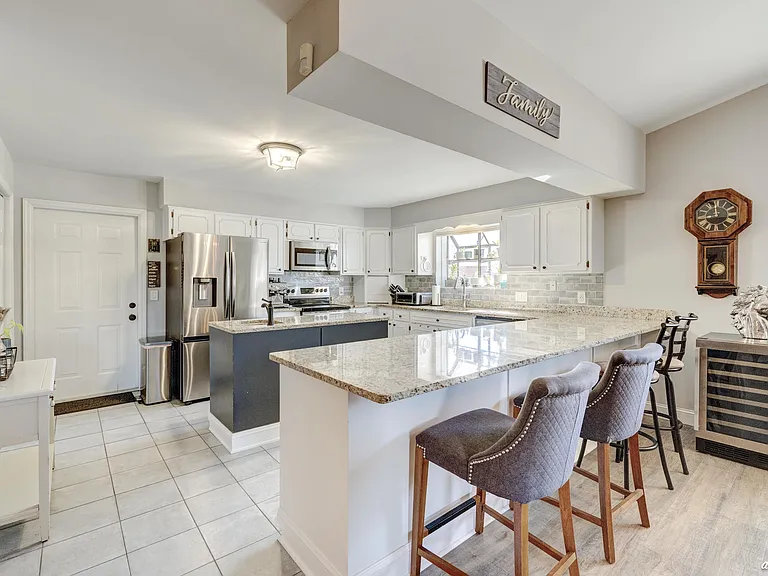 707 Plantation Cir — Photo 4