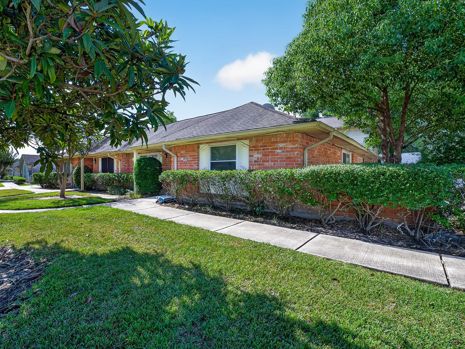 17104 Blackhawk Boulevard — Photo 2