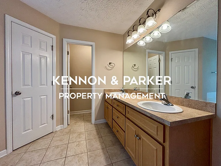 8028 Garrett Pines Dr — Photo 13