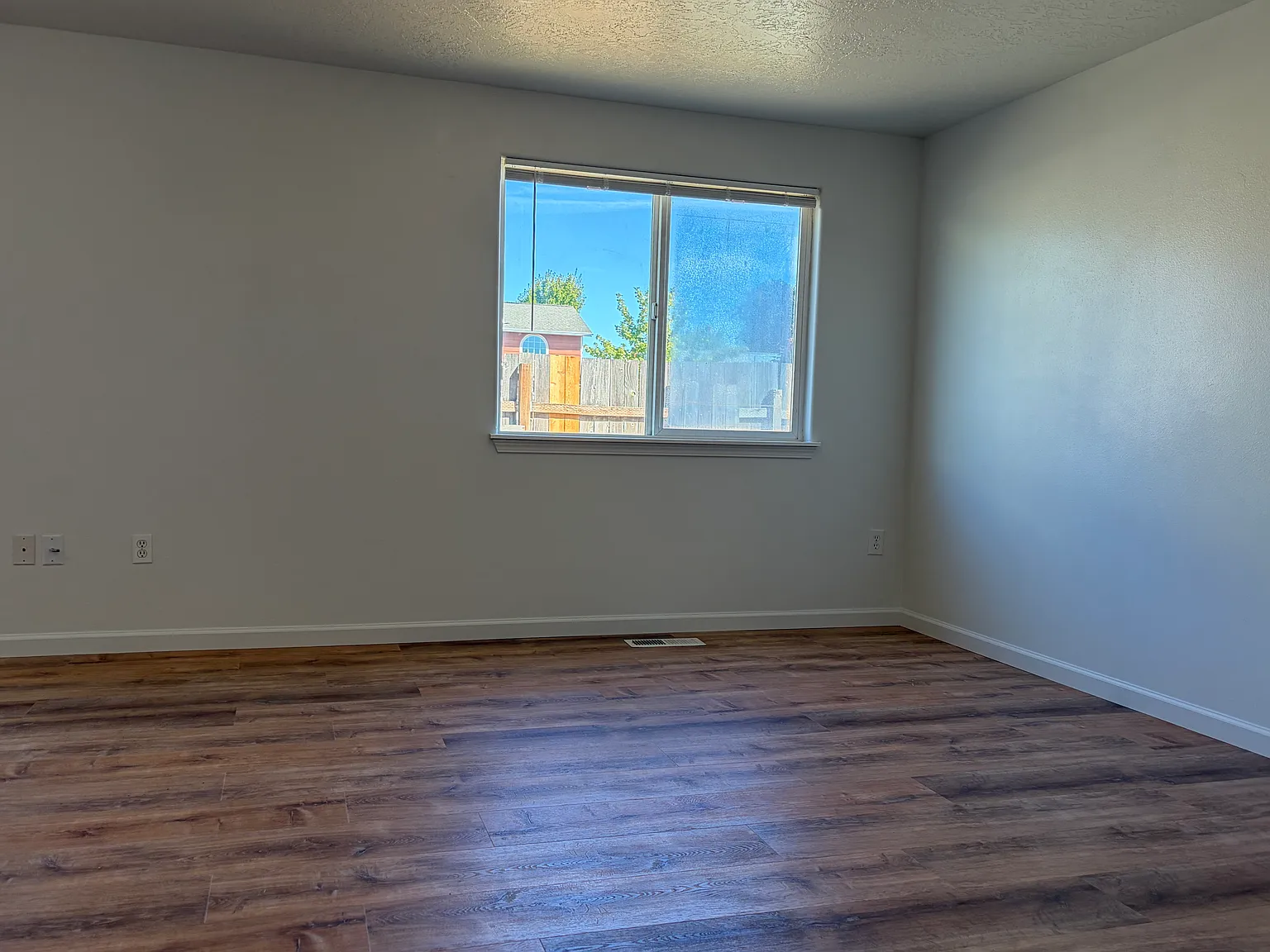 3 bed, 2.5 bath, 1266 sqft, $2,225 — Photo 3