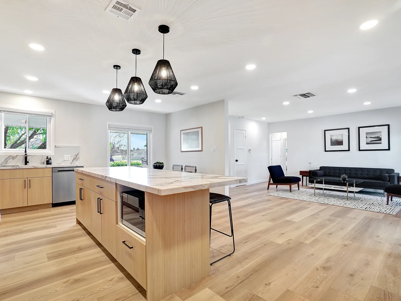 3 bed, 1296 sqft, $7,000 — Photo 3
